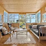 3 Bedroom Beautiful In Hébergement de vacances Grenå